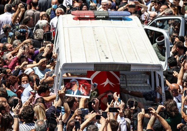 Foto - Cüneyt Arkın son yolculuğuna uğurlandı