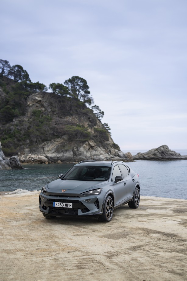 CUPRA Formentor tamamen yenilendi! Motor seçenekleri güncellenerek satışa sunulan otomobilin fiyatı ne kadar?