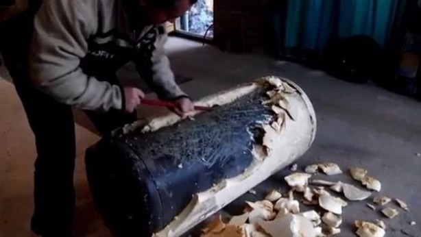 Çürümüş su ısıtıcısını mangala dönüştürdü