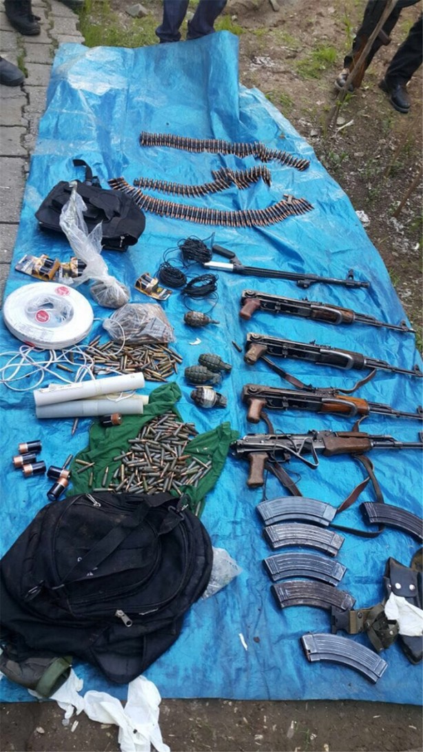Foto - Çuval çuval el bombası ele geçirildi!