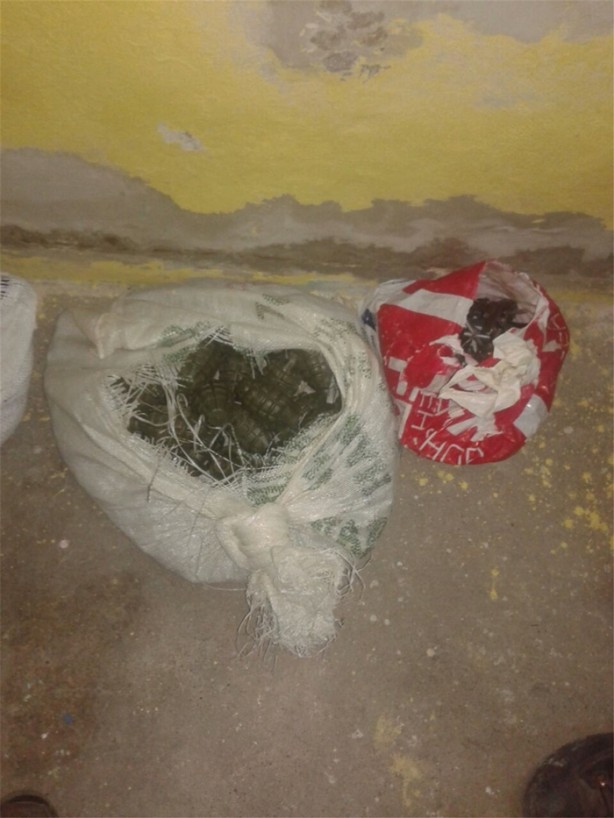 Foto - Çuval çuval el bombası ele geçirildi!