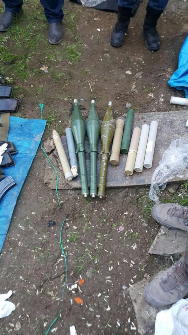 Foto - Çuval çuval el bombası ele geçirildi!