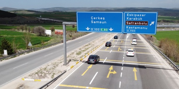 Foto - D-100 kara yolunda tam kapanma öncesi akıcı yoğunluk