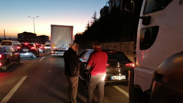 Foto - D-100’de feci kaza! 3 araç birbirine girdi