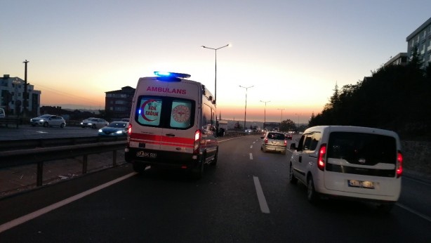 Foto - D-100’de feci kaza! 3 araç birbirine girdi