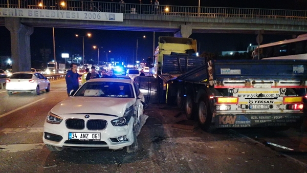 Foto - D-100'de feci kaza! Kilometrelerce kuyruk oluştu