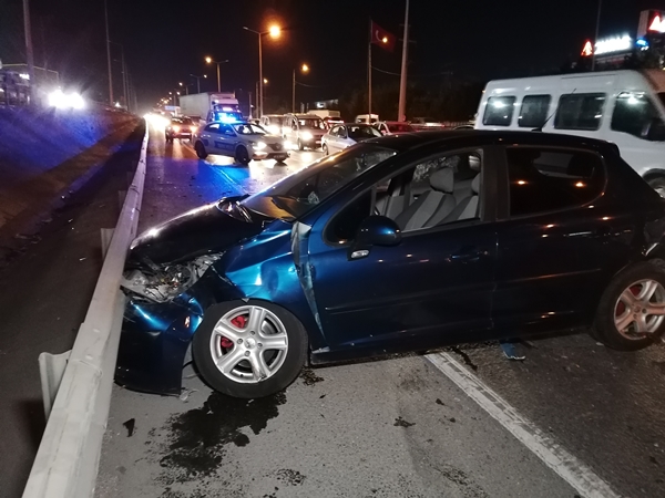 Foto - D-100'de feci kaza! Kilometrelerce kuyruk oluştu