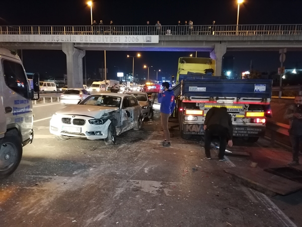 D-100'de feci kaza! Kilometrelerce kuyruk oluştu