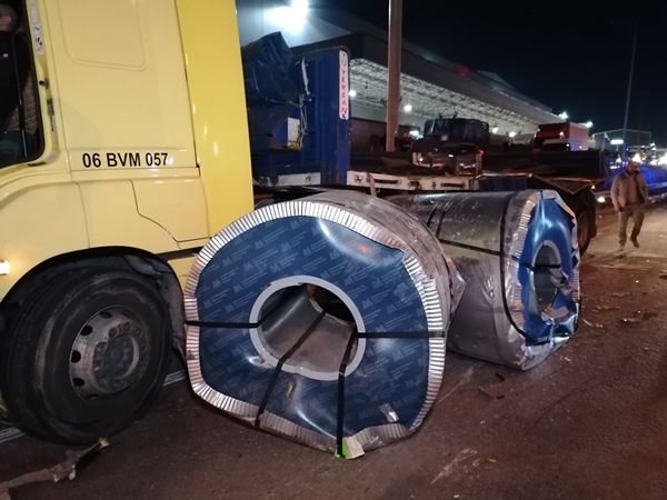 Foto - D-100'de feci kaza! Kilometrelerce kuyruk oluştu