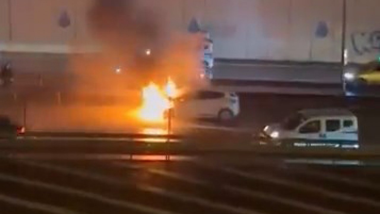 Foto - D-100'de otomobil yandı