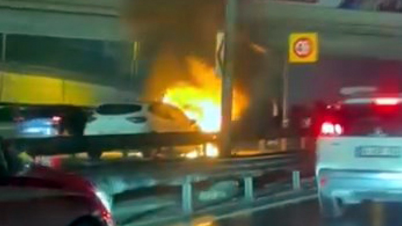 Foto - D-100'de otomobil yandı