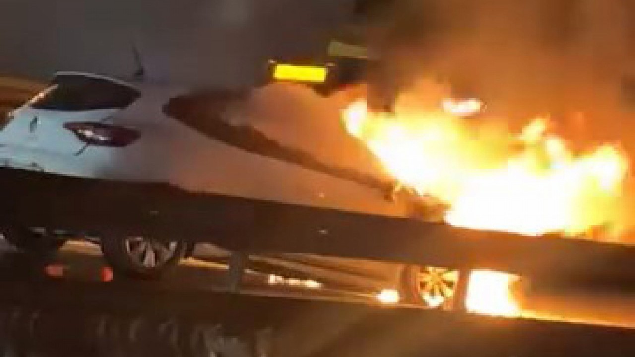 Foto - D-100'de otomobil yandı