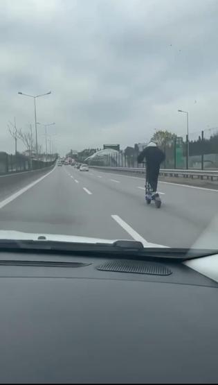 D-100'de skuterler otomobilleri solladı; hız kadranı 120 km'yi gösterdi