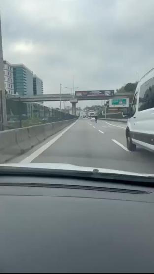 Foto - D-100'de skuterler otomobilleri solladı; hız kadranı 120 km'yi gösterdi