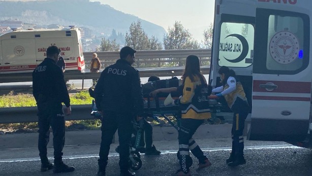 Foto - D-100'de tır devrildi, yol kapandı: 1 yaralı