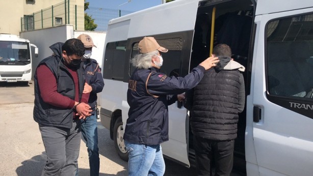 Foto - DAEŞ operasyonunda enselendiler! Çocuk ve hayvanlarla ilgili müstehcen görüntüler bulundu