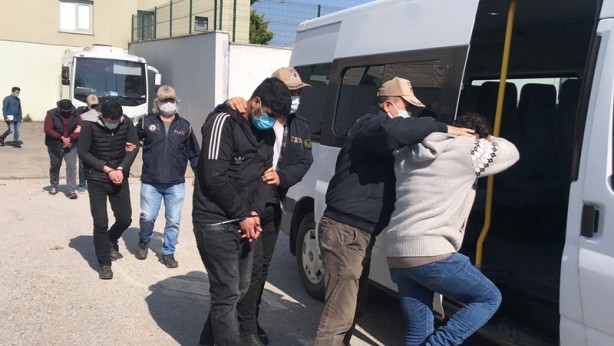 Foto - DAEŞ operasyonunda enselendiler! Çocuk ve hayvanlarla ilgili müstehcen görüntüler bulundu