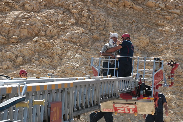 Foto - Dağ çayı toplarken depreme yakalandı | 70 yaşındaki adam öyle bir yerden düştü ki!