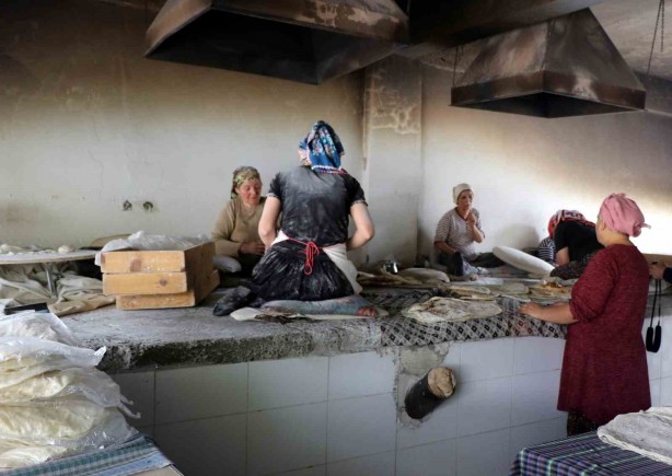 Foto - Dağ köyünden çıkıp açtığı fırında tandır ekmeği yaparak patron oldu