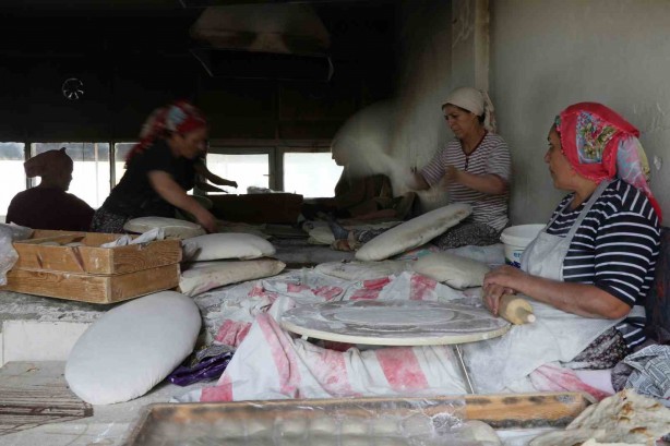 Foto - Dağ köyünden çıkıp açtığı fırında tandır ekmeği yaparak patron oldu