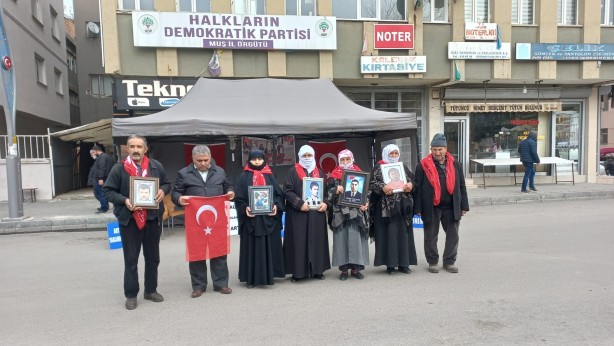 Foto - Dağa kaçırılan oğluna yürek yakan çağrı! 'Annen ölüm döşeğinde'