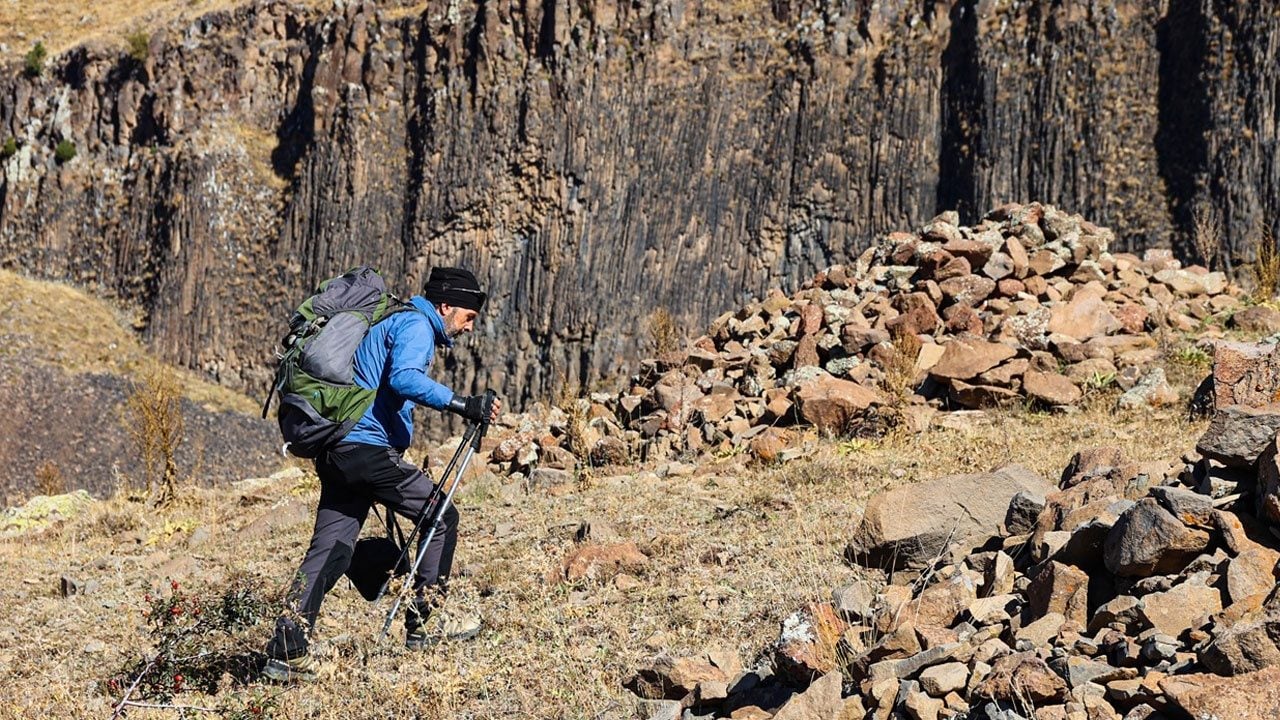 Foto - Dağcıların yeni rotası oldu! Kars’ta milyonlarca yıllık sıra dışı oluşum