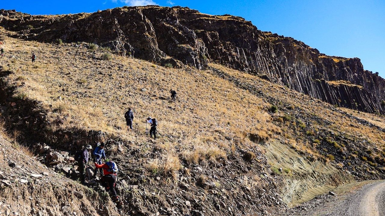Foto - Dağcıların yeni rotası oldu! Kars’ta milyonlarca yıllık sıra dışı oluşum