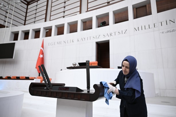 Foto - Dağcılık sertifikalı ekiplerce TBMM'de bayram temizliği!