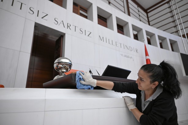 Foto - Dağcılık sertifikalı ekiplerce TBMM'de bayram temizliği!