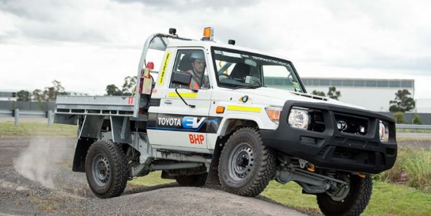 Foto - Dağdan düşen Toyota engel tanımadı! Görenler gözlerine inanamadı