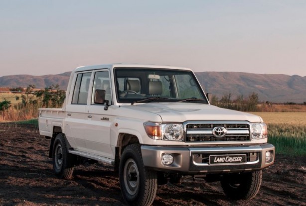 Foto - Dağdan düşen Toyota engel tanımadı! Görenler gözlerine inanamadı