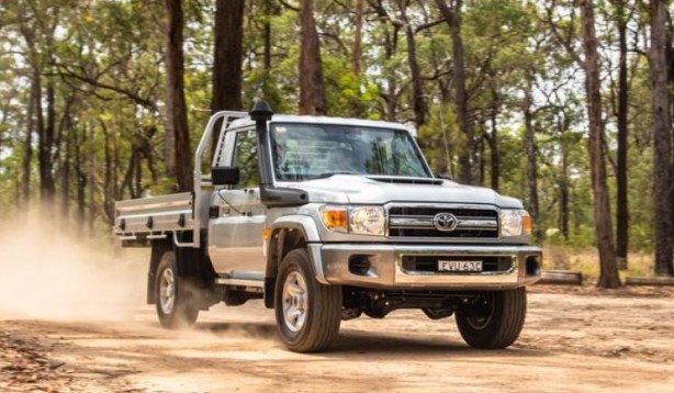 Foto - Dağdan düşen Toyota engel tanımadı! Görenler gözlerine inanamadı