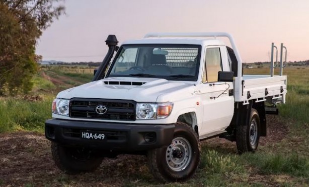 Foto - Dağdan düşen Toyota engel tanımadı! Görenler gözlerine inanamadı