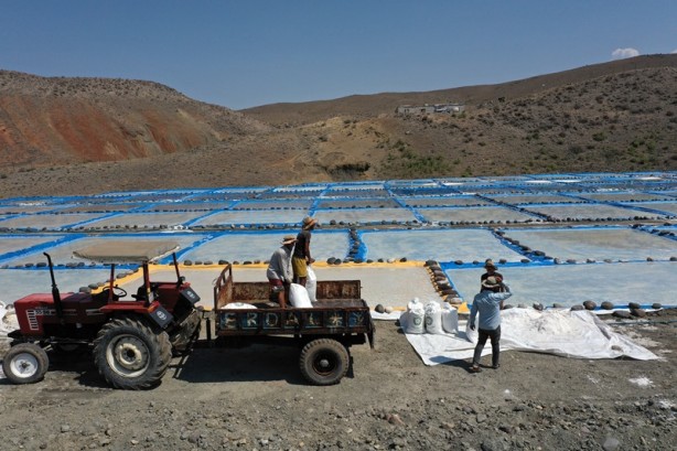 Foto - Dağdan gelen su böyle tuza dönüştürülüyor