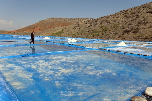 Foto - Dağdan gelen su böyle tuza dönüştürülüyor
