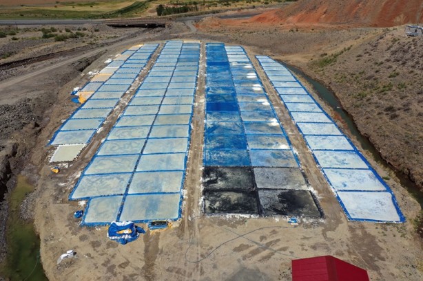 Foto - Dağdan gelen su böyle tuza dönüştürülüyor