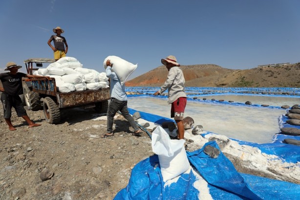 Foto - Dağdan gelen su böyle tuza dönüştürülüyor
