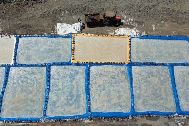 Foto - Dağdan gelen su böyle tuza dönüştürülüyor