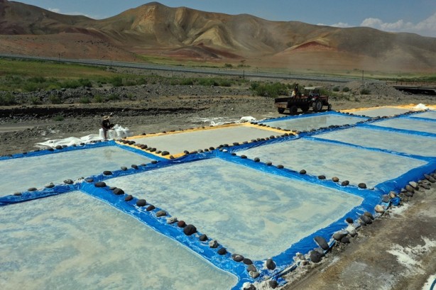 Foto - Dağdan gelen su böyle tuza dönüştürülüyor