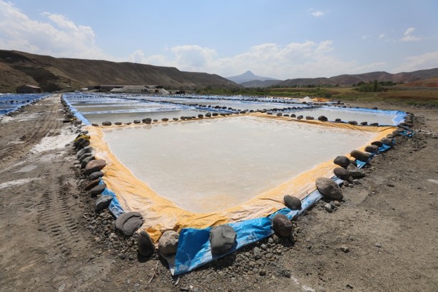 Foto - Dağdan gelen su böyle tuza dönüştürülüyor