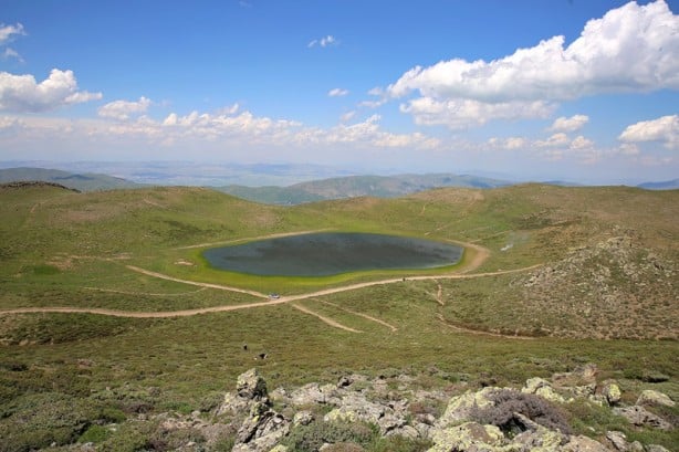 Foto - Dağın zirvesinde! Bervi Gölü ziyaretçilerini ağırlıyor