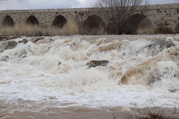 Foto - Dağlardaki kar erken eridi, Kızılırmak'ın debisi yükseldi 
