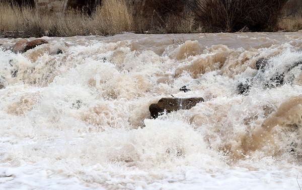 Foto - Dağlardaki kar erken eridi, Kızılırmak'ın debisi yükseldi 