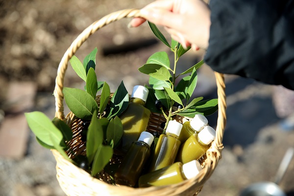 Foto - Dağlardan toplanıyor zahmetle hazırlanıyor! Litresi 2 bin liraya satılıyor