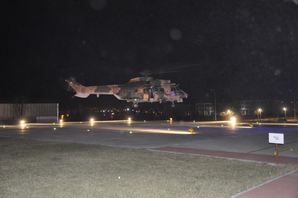 Foto - Dağlık arazide mahsur kalan 4 kişi helikopterle kurtarıldı