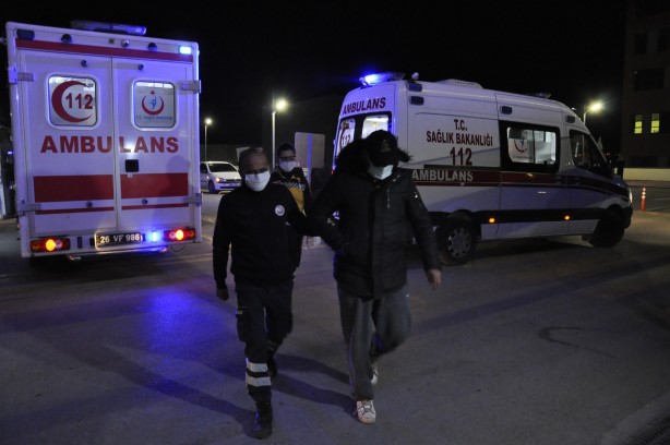 Foto - Dağlık arazide mahsur kalan 4 kişi helikopterle kurtarıldı