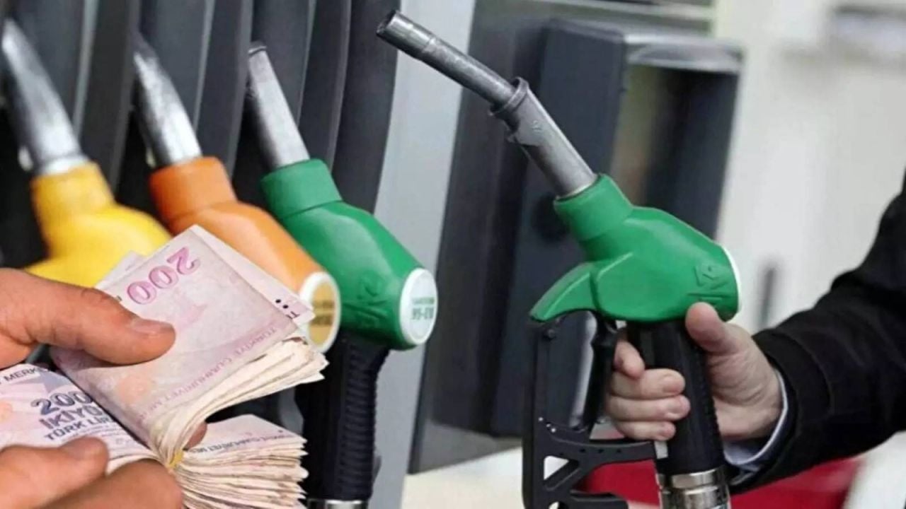 Daha bugün kallavi düşüş olmuştu! Patron çıldırdı: Benzine bu gece okkalı bir indirim daha
