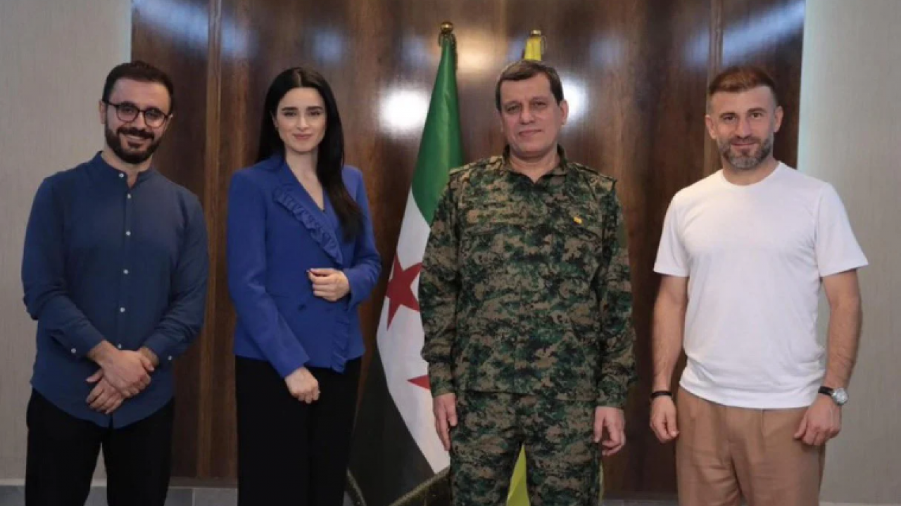 Foto - Daha dün "ölürüz de dönmeyiz" diyen YPG'den 'bunlar neyin peşinde' dedirten çıkış