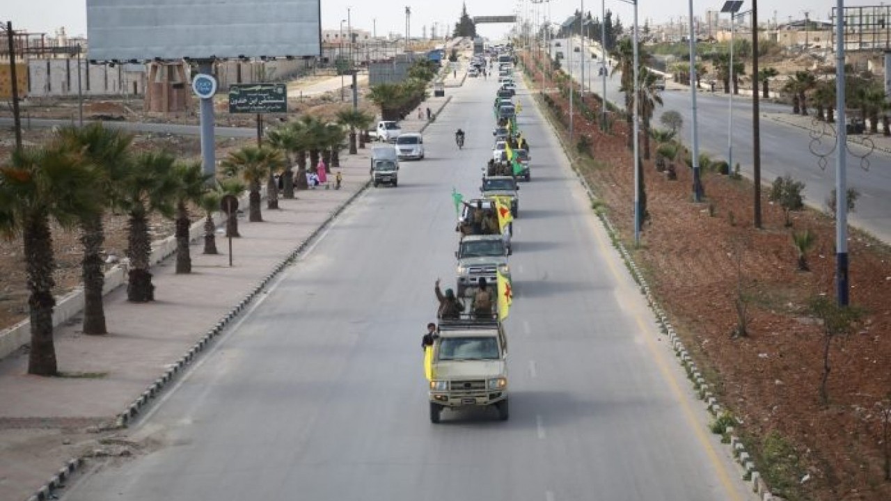 Foto - Daha dün "ölürüz de dönmeyiz" diyen YPG'den 'bunlar neyin peşinde' dedirten çıkış