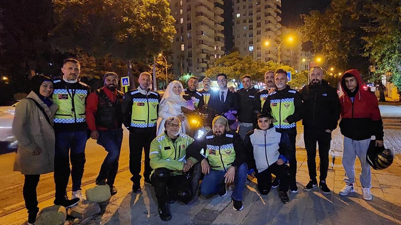 Foto - Daha önce böylesi görülmedi! Gelin ve damat düğün salonuna kamp kurdu